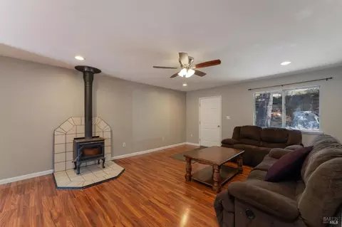 Living - 23945 Nutmeg Pl, Willits, CA 95490 photo 2 of 4