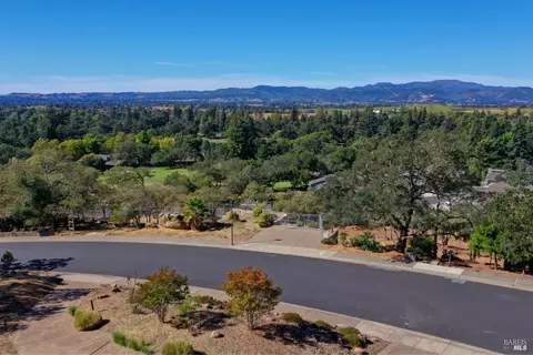 1166 Castle Oaks Dr, Napa, CA 94558