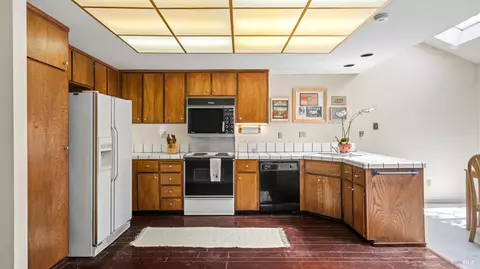 Kitchen - 16 Elegant Tern Rd, Novato, CA 94949 photo 2 of 3