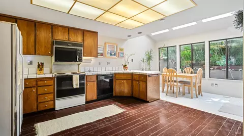 Kitchen - 16 Elegant Tern Rd, Novato, CA 94949 photo 3 of 3