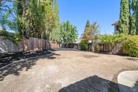 Exterior - 2921 Willow Ct, Fairfield, CA 94533 photo 4 of 8