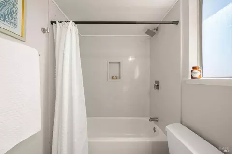 Bath - 2921 Willow Ct, Fairfield, CA 94533 photo 7 of 7