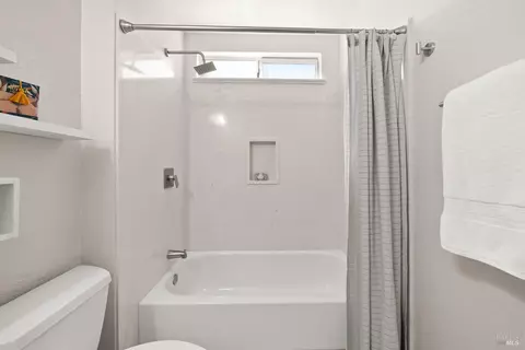 Bath - 2921 Willow Ct, Fairfield, CA 94533 photo 2 of 7