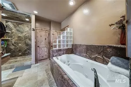 Bath - 2894 Silverado St, Clearlake, CA 95422 photo 4 of 9