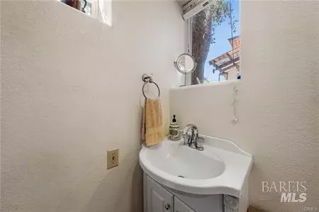 Bath - 2894 Silverado St, Clearlake, CA 95422 photo 9 of 9