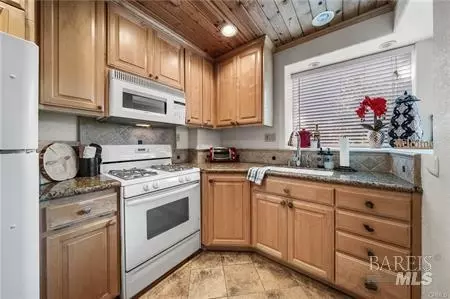 Kitchen - 2894 Silverado St, Clearlake, CA 95422 photo 11 of 11