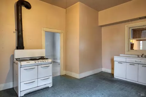 Kitchen - 1000 Bodega Ave, Petaluma, CA 94952 photo 1 of 2