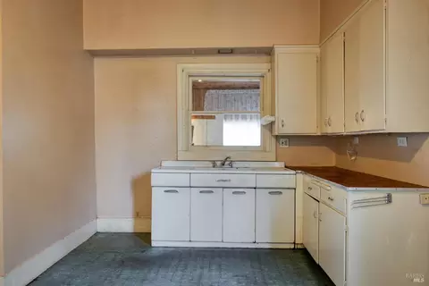 Kitchen - 1000 Bodega Ave, Petaluma, CA 94952 photo 2 of 2