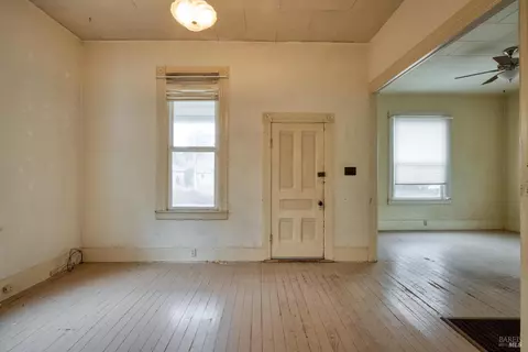 Living - 1000 Bodega Ave, Petaluma, CA 94952 photo 2 of 3