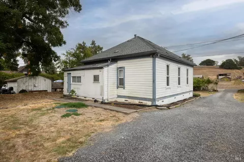 Exterior - 1000 Bodega Ave, Petaluma, CA 94952 photo 3 of 6