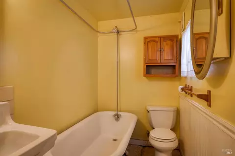 Bath - 1000 Bodega Ave, Petaluma, CA 94952 photo 1 of 1