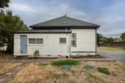 Exterior - 1000 Bodega Ave, Petaluma, CA 94952 photo 4 of 6