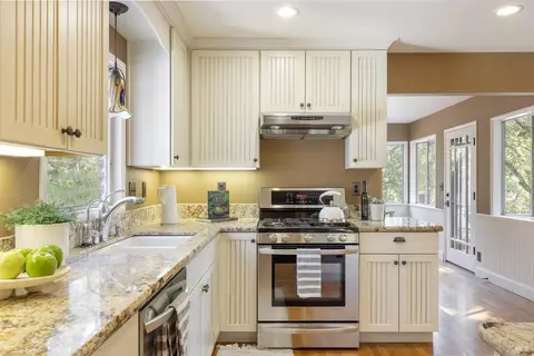 Kitchen - 525 Keyes Ave, Angwin, CA 94508 photo 3 of 5