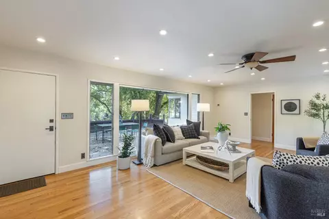 Living - 525 Keyes Ave, Angwin, CA 94508 photo 5 of 5