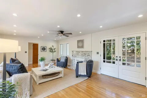 Living - 525 Keyes Ave, Angwin, CA 94508 photo 2 of 5