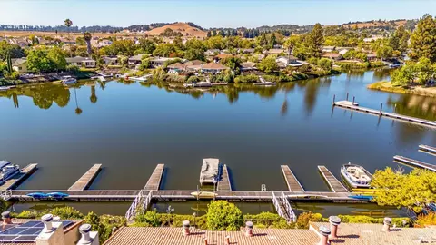 925 Marina Dr, Napa, CA 94559