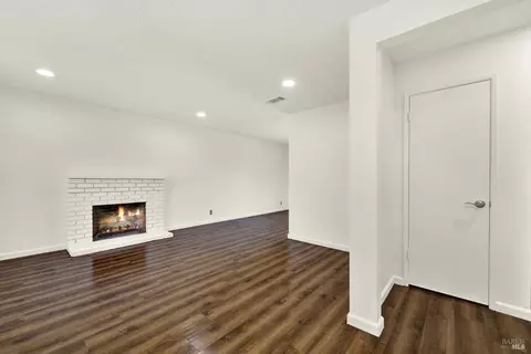 Living - 224 De Paul Dr, Vallejo, CA 94589 photo 1 of 4