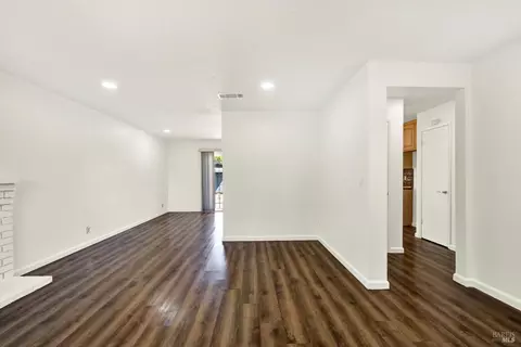 Living - 224 De Paul Dr, Vallejo, CA 94589 photo 4 of 4