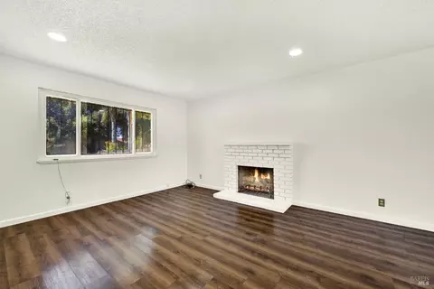 Living - 224 De Paul Dr, Vallejo, CA 94589 photo 2 of 4