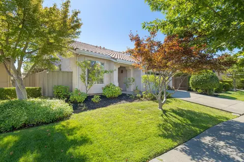 91 S Newport Dr, Napa, CA 94559