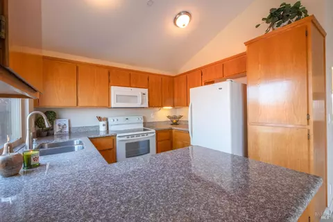 Kitchen - 1634 Severus Dr, Vallejo, CA 94589 photo 2 of 2
