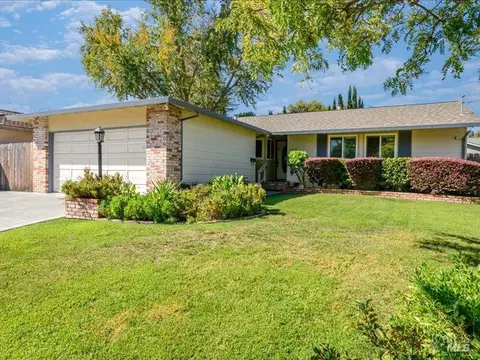2431 Norton St, Napa, CA 94558