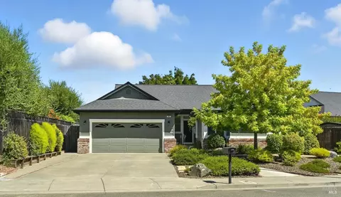 462 Riesling St, Cloverdale, CA 95425