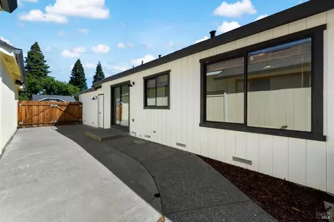 Exterior - 572 Eldridge Ave, Vacaville, CA 95688 photo 4 of 10