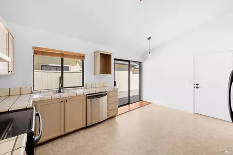 Kitchen - 572 Eldridge Ave, Vacaville, CA 95688 photo 2 of 4