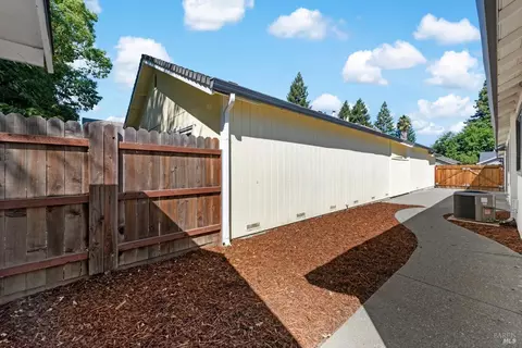 Exterior - 572 Eldridge Ave, Vacaville, CA 95688 photo 6 of 10