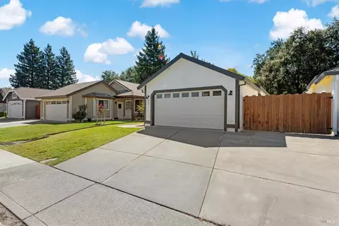 Exterior - 572 Eldridge Ave, Vacaville, CA 95688 photo 2 of 10