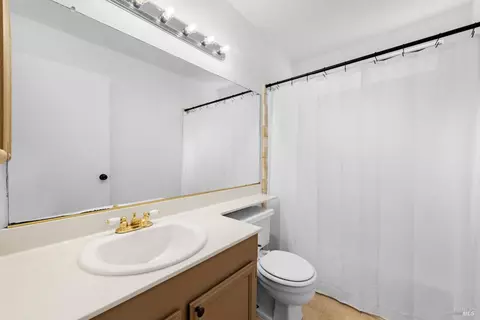 Bath - 572 Eldridge Ave, Vacaville, CA 95688 photo 1 of 3