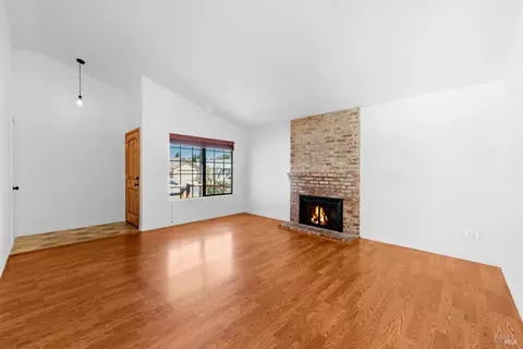 Living - 572 Eldridge Ave, Vacaville, CA 95688 photo 4 of 4