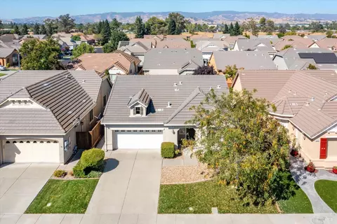 View/Area - 3091 Red Maple Ct, Vacaville, CA 95687 photo 4 of 10