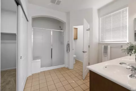 Bath - 3091 Red Maple Ct, Vacaville, CA 95687 photo 1 of 4