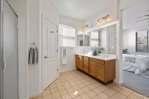 Bath - 3091 Red Maple Ct, Vacaville, CA 95687 photo 2 of 4