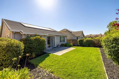 Exterior - 3091 Red Maple Ct, Vacaville, CA 95687 photo 4 of 11