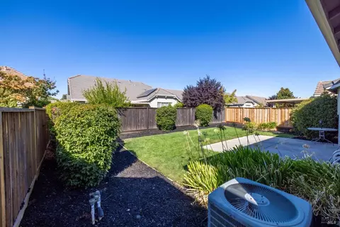 Exterior - 3091 Red Maple Ct, Vacaville, CA 95687 photo 6 of 11