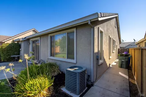 Exterior - 3091 Red Maple Ct, Vacaville, CA 95687 photo 9 of 11