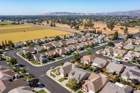 View/Area - 3091 Red Maple Ct, Vacaville, CA 95687 photo 6 of 10