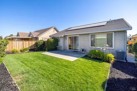 Exterior - 3091 Red Maple Ct, Vacaville, CA 95687 photo 7 of 11