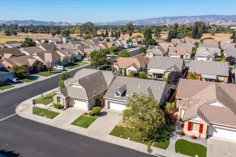 View/Area - 3091 Red Maple Ct, Vacaville, CA 95687 photo 5 of 10
