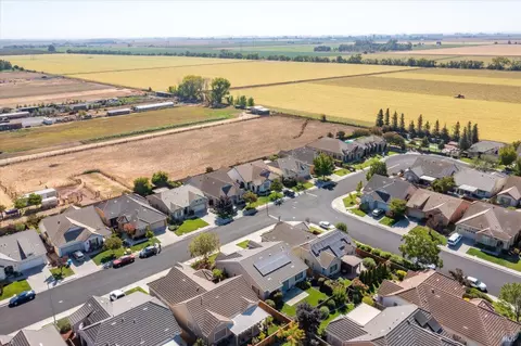 View/Area - 3091 Red Maple Ct, Vacaville, CA 95687 photo 7 of 10