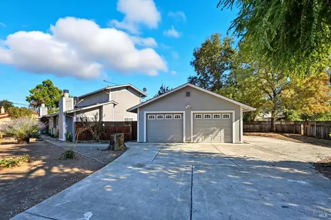 19300 Mountain Mdw S, Hidden Valley Lake, CA 95467