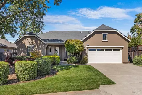 9229 Oak Trail Cir, Santa Rosa, CA 95409