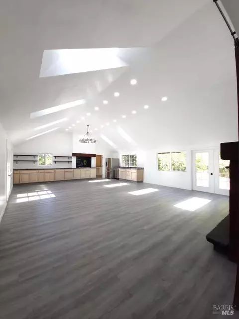 Living - 6060 Oak Ave, Cotati, CA 94931 photo 3 of 4