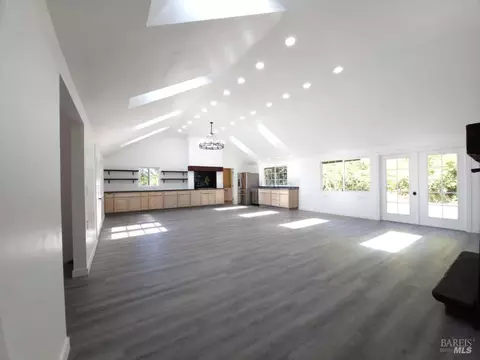 Living - 6060 Oak Ave, Cotati, CA 94931 photo 2 of 4