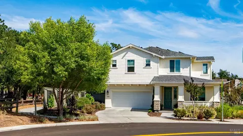 1640 Periwinkle St, Santa Rosa, CA 95403
