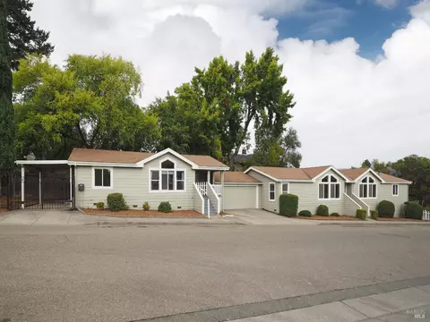 115-117 School House Ln, Geyserville, CA 95441