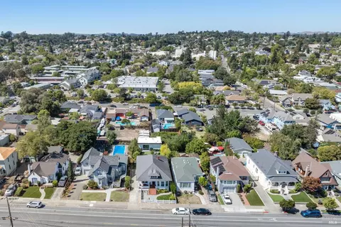 View/Area - 744 B St, Petaluma, CA 94952 photo 2 of 6